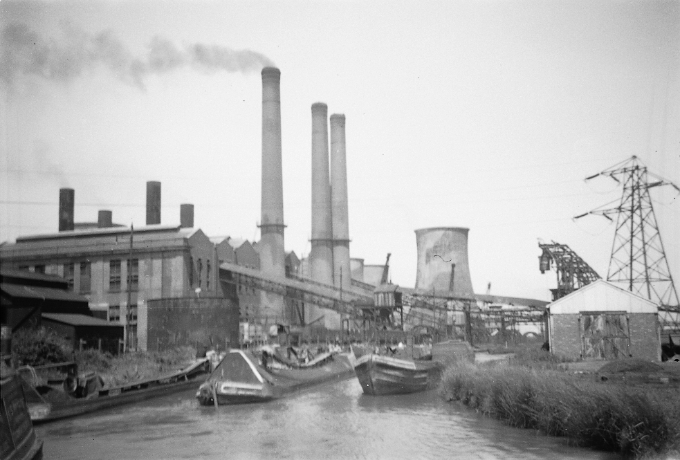 19430000c GUCC Grand Union Canal by Barge Captain CHRISTIAN VLASTO (m. Abbas) 05.jpg